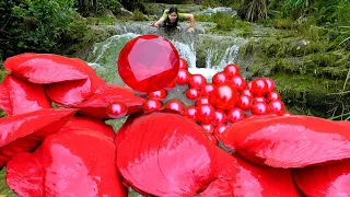 😱😱The girl discovered a giant red clam with countless beautiful pearls inside, which was fascinating