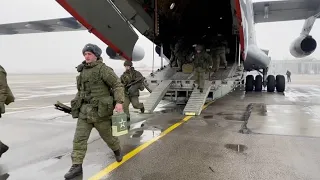 Tokajews Hilfegesuch: Russische Fallschirmjäger landen in Kasachstan