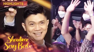 Madlang People cheers for Vhong | It's Showtime Sexy Babe