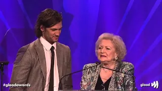 Alex Pettyfer, Betty White, and Cloris Leachman Come Out for Equality at the #glaadawards