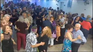 Baile da melhor idade com a Banda Românticos e Modernos