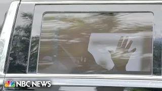 Trump waves as he arrives to Miami federal courthouse