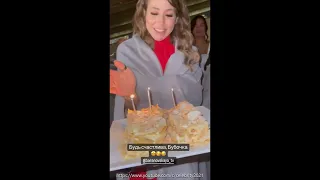 Юлия Барановская в День рождения получила букет из Донецка.