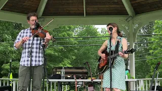 DANA & SUSAN ROBINSON - "Hog of the Forsaken" (Michael Hurley cover) Norwich, Vt. Bandstand 7/11/21