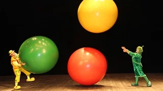 Надувное Шоу. Жонглеры с большими мячами. Питиновы