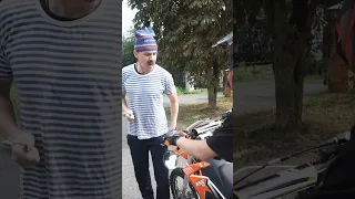 Батя напал на ПИТБАЙКЕРА 😳