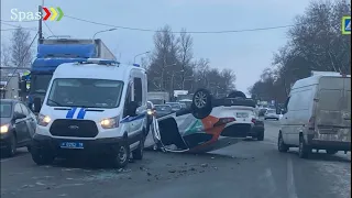 ДТП в Санкт-Петербурге. Каршеринговый автомобиль на ходу протаранил два стоящих встречных автомобиля