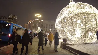 🎄Moscow Christmas Walking tour ❄️Snowfall, New Year lights, TsUM, Bolshoi Theatre, Russia 4k.