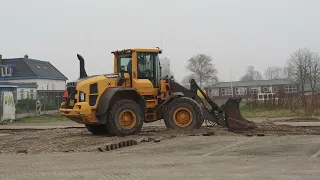 Klinkers Rooien met Volvo L60 met schudbak.