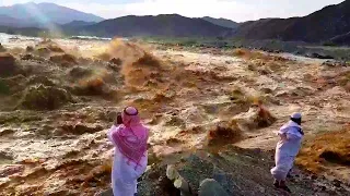 The first moment for the arrival of flash floods in southern Saudi Arabia, Jizan