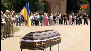 Прилуки попрощалися із загиблим на Донеччині Олександром Криворучком