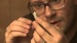 Seth Rogen teaches you how to roll a Cross Joint