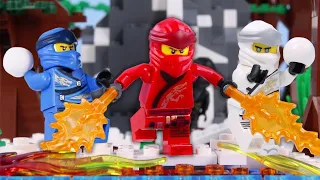 LEGO Snowball War! | Christmas Battle | Billy Bricks