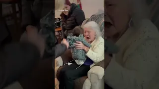 Grandma breaks down in tears meeting her great granddaughter for first time ❤️❤️ Awww