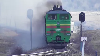 2ТЭ10УТ-0014 секция 'А' с пассажирским поездом берёт подъём на перегоне Туркулы - Калининдорф