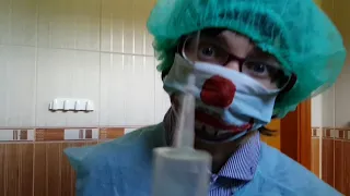 ВАКЦИНАЦИЯ в ЛЕСУ, ДУШЕ и в ПАЛАТКЕ.Доктор Уткин💊Crazy Doctor