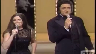 Johnny Cash & June Carter Sing A Feverish "Jackson" Live (1976)