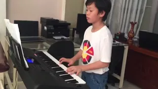 Sinh Ba Vlog chơi organ