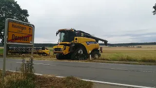 new Holland cr9080 beim weg fahren