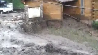 Mudslide sweeps through Colo. town