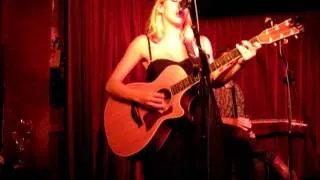 Ella Edmondson - Broken Telephone (Be Good Tanyas). (The Green Note, London 28/07/2010)