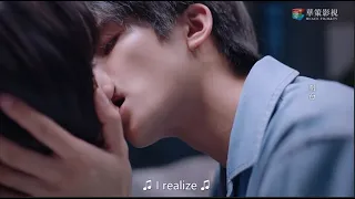 The sudden face-touching kiss from the male lead instantly makes the female lead fall in love.