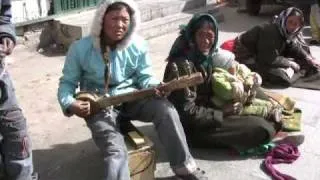 2007.02.18 Street Singing Boy in Lhasa, Tibet