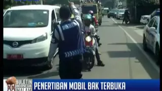 Polisi razia mobil bak terbuka yang digunakan untuk angkutan warga, Purwakarta - BIM 07/07