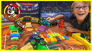 NEW 2022 Monster Jam ULTIMATE ARENA PLAYMAT (Grave Digger & Megalodon EPIC FREESTYLE!)