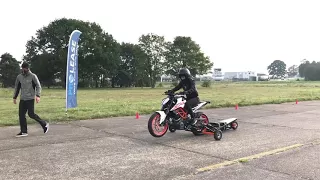 Stunt and WheelieSchool one minute video of Manon wheelie school