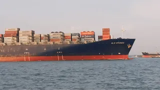 ALS KRONOS ENTERING TANJUNG PERAK SURABAYA#shorts#youtubeshorts#vessel#containership#manuver#ship