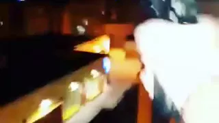 Capodanno, spari con la pistola dal balcone: polemica per il video sul web