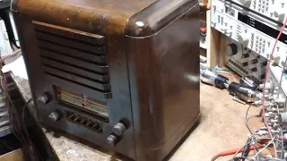 RESTORING AN OLD 1940'S SHORT WAVE RADIO
