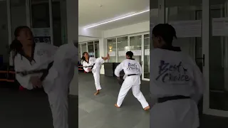 Taekwondo 🥋/ sparring with target round 2/ female master