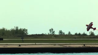 Mike Wiskus & The Lucas Oil Pitts Special, smoking runway 8 at Toronto Island airport