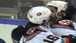 Wacky Goal Celebration: Ziggy Palffy plants a kiss