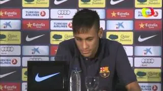 Neymar se emociona na 1ª coletiva pelo Barcelona