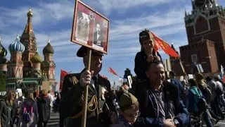 Марш Бессмертного полка в Москве отмечает День Победы 9 мая 2019 / LIVE