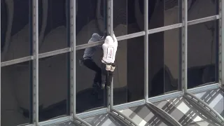 Man climbs Chicago's Accenture Tower: FULL VIDEO