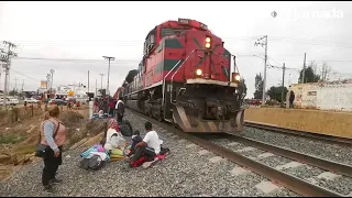 Miles de personas migrantes varadas, luego de ser bajadas de los trenes, en varios estados