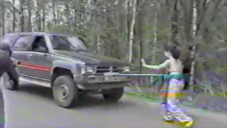 Жесткий Цигун - толкать джип копьём / Hard Qigong - is to push a car with a spear.