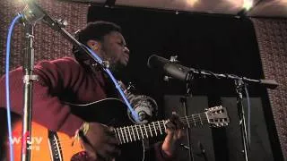 Michael Kiwanuka - "Tell Me a Tale" (Live at WFUV)