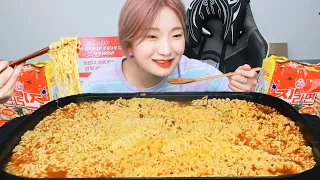 SUB) How Many Packs of Ramyun Will I Eat When I'm Hungry at Night?