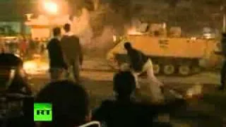RAW UNEDITED Fresh video of night unrest, tanks & looters in riot-torn Egypt