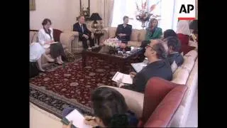 Pakistan - Hillary Clinton Meets Benazir Bhutto