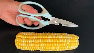 The corn kernels fall off completely, peel a large plate in 30 seconds， Life Hacks corn small switch