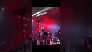 Canelo alvarez bailando la boda del huitlacoche en fiesta de su hija