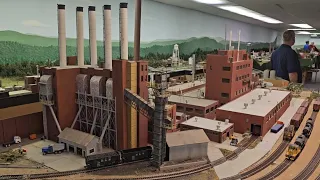 Jim Brewer's Amazing 3300 sq ft Norfolk +Western HO Scale Layout. Part 1 The walk thru