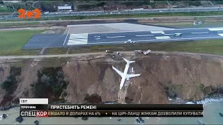 У мережі оприлюднили відео паніки у салоні літака, який ледь не викотився у море в Туреччині