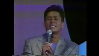 Show de Calouros | Leandro & Leonardo cantam "Eu Juro" no SBT em 1996